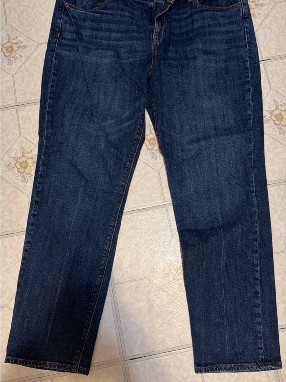 Old Navy Women's Straight-Leg Jeans in Dark Blue Wash